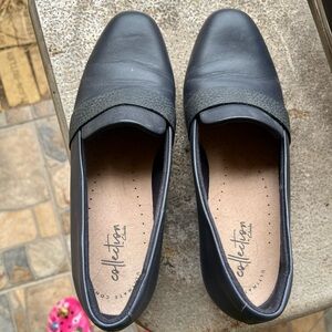 Clarks navy flats